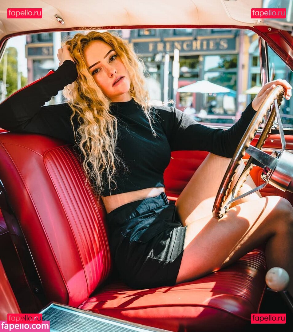 Megan Elizabeth / Megann_eliizabeth Onlyfans Photo Gallery 