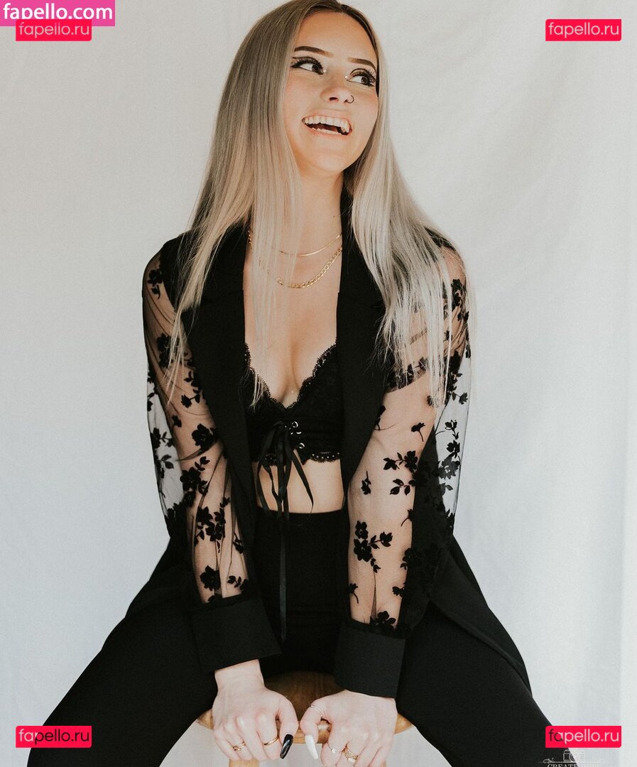 Megan Elizabeth / Megann_eliizabeth Onlyfans Photo Gallery 