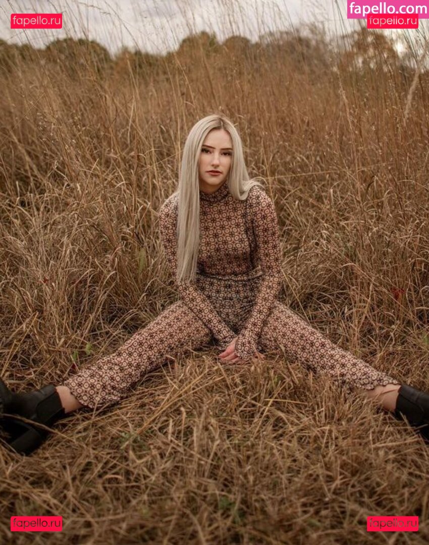 Megan Elizabeth / Megann_eliizabeth Onlyfans Photo Gallery 