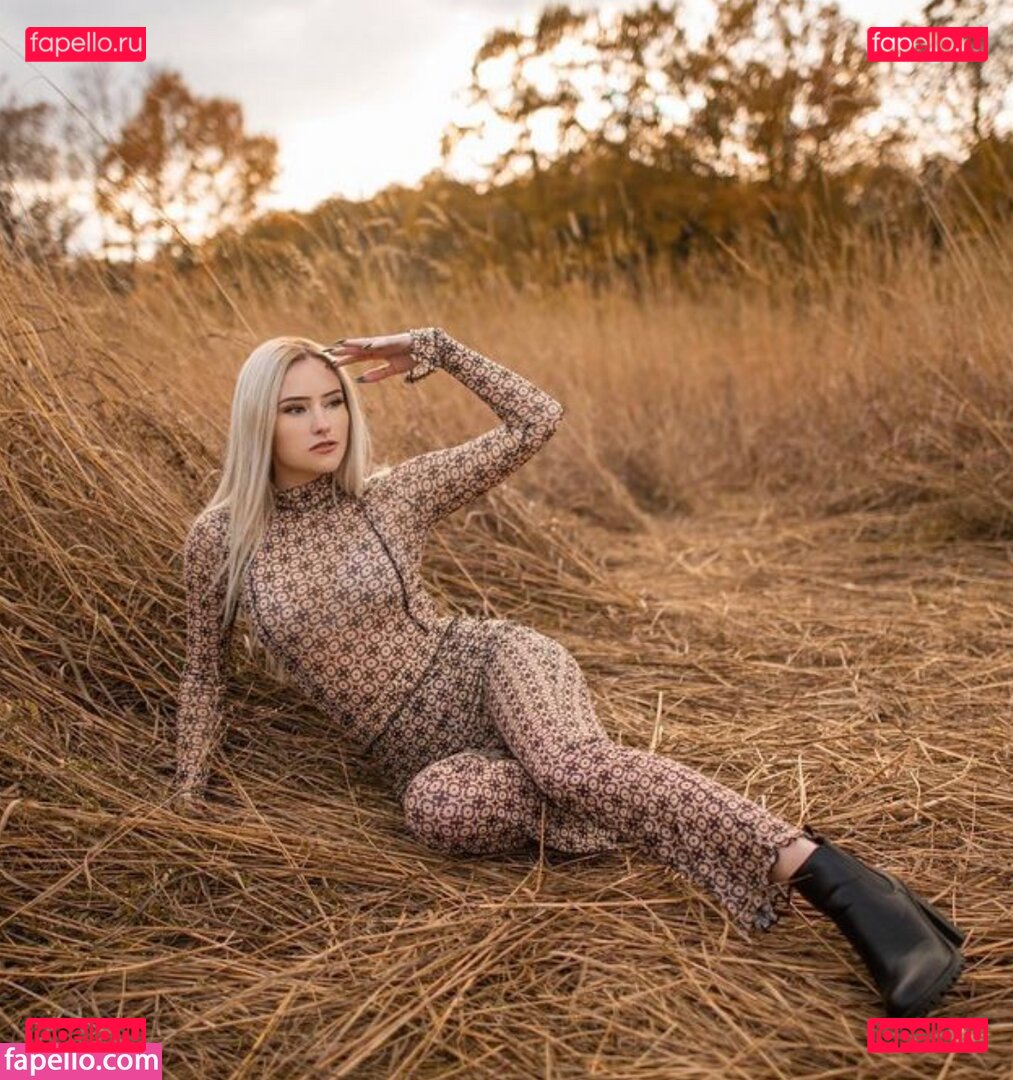 Megan Elizabeth / Megann_eliizabeth Onlyfans Photo Gallery 