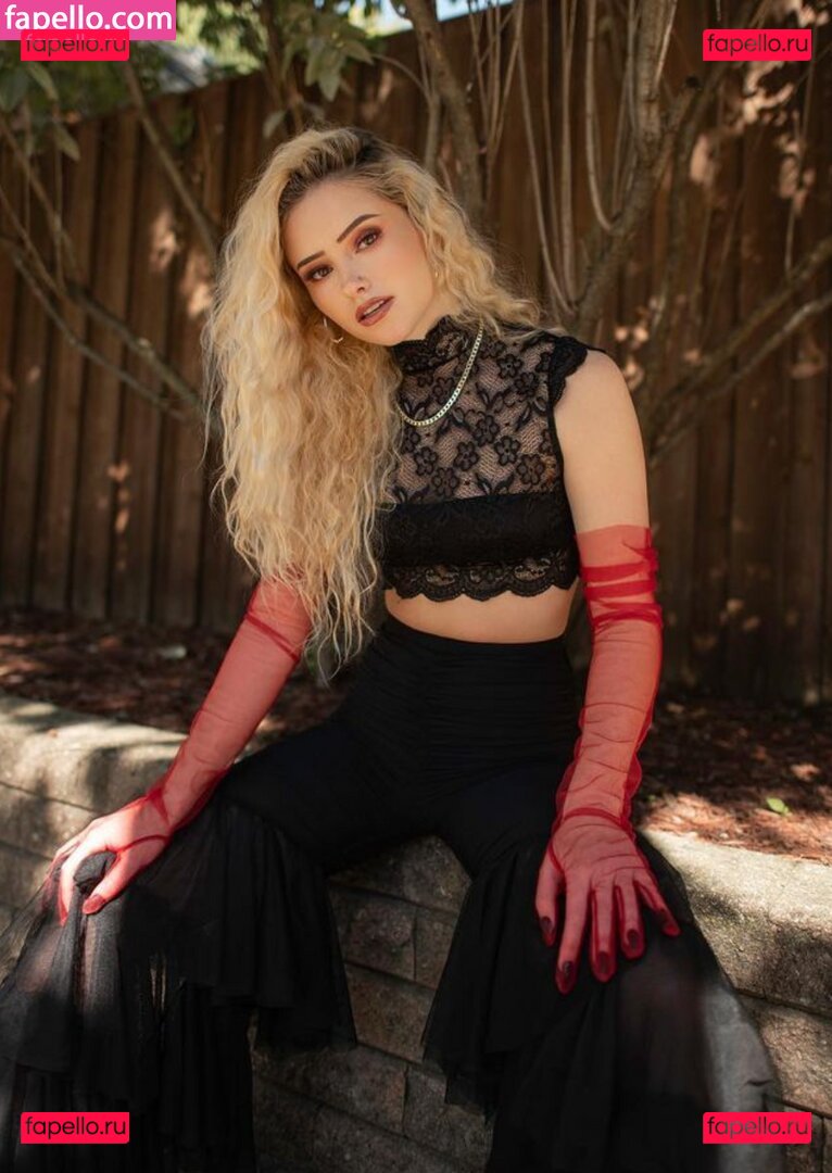 Megan Elizabeth / Megann_eliizabeth Onlyfans Photo Gallery 