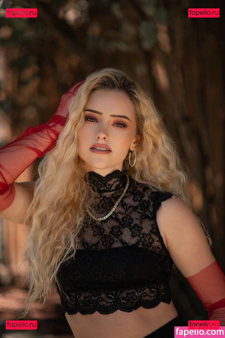 Megan Elizabeth / Megann_eliizabeth Onlyfans Photo Gallery 