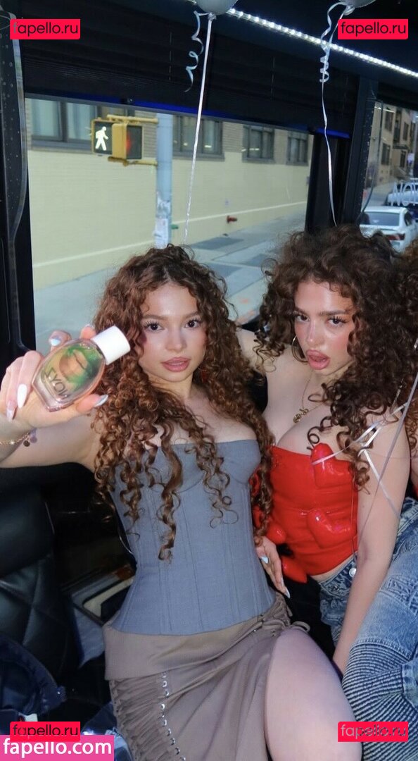 Demitra Kalogeras / demitrakalogeras / kalogerasisters Onlyfans Photo Gallery 