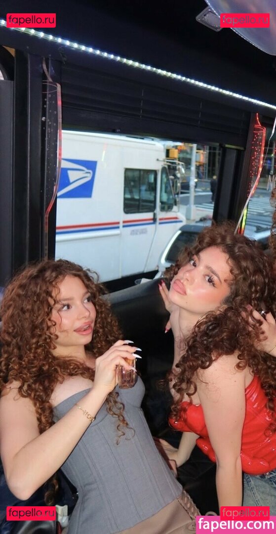 Demitra Kalogeras / demitrakalogeras / kalogerasisters Onlyfans Photo Gallery 