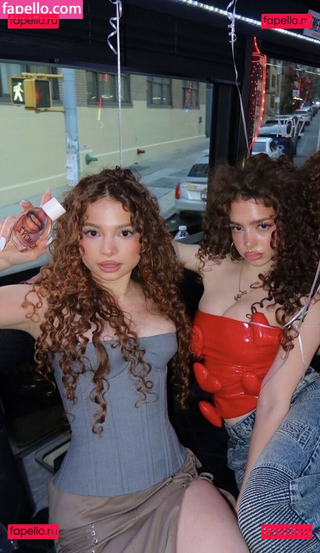 Demitra Kalogeras / demitrakalogeras / kalogerasisters Onlyfans Photo Gallery 