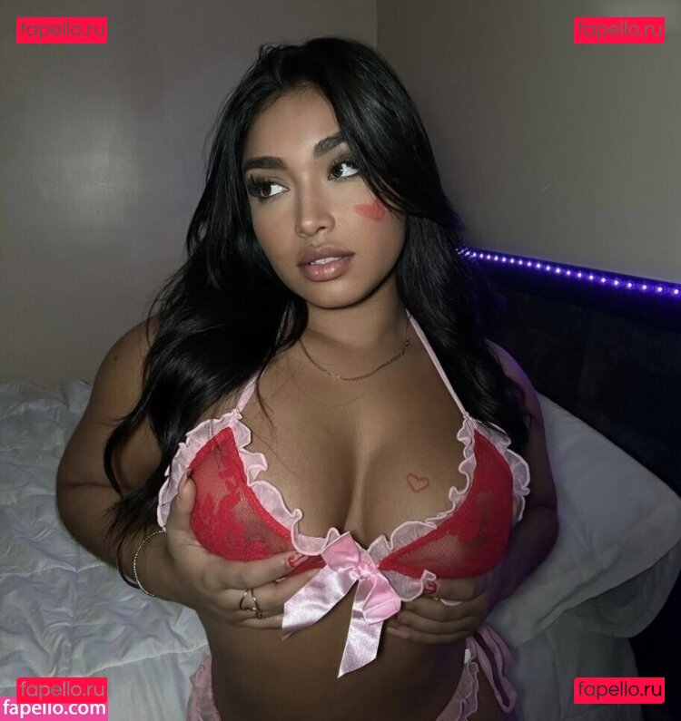 itschyna1 / itschynax Onlyfans Photo Gallery 