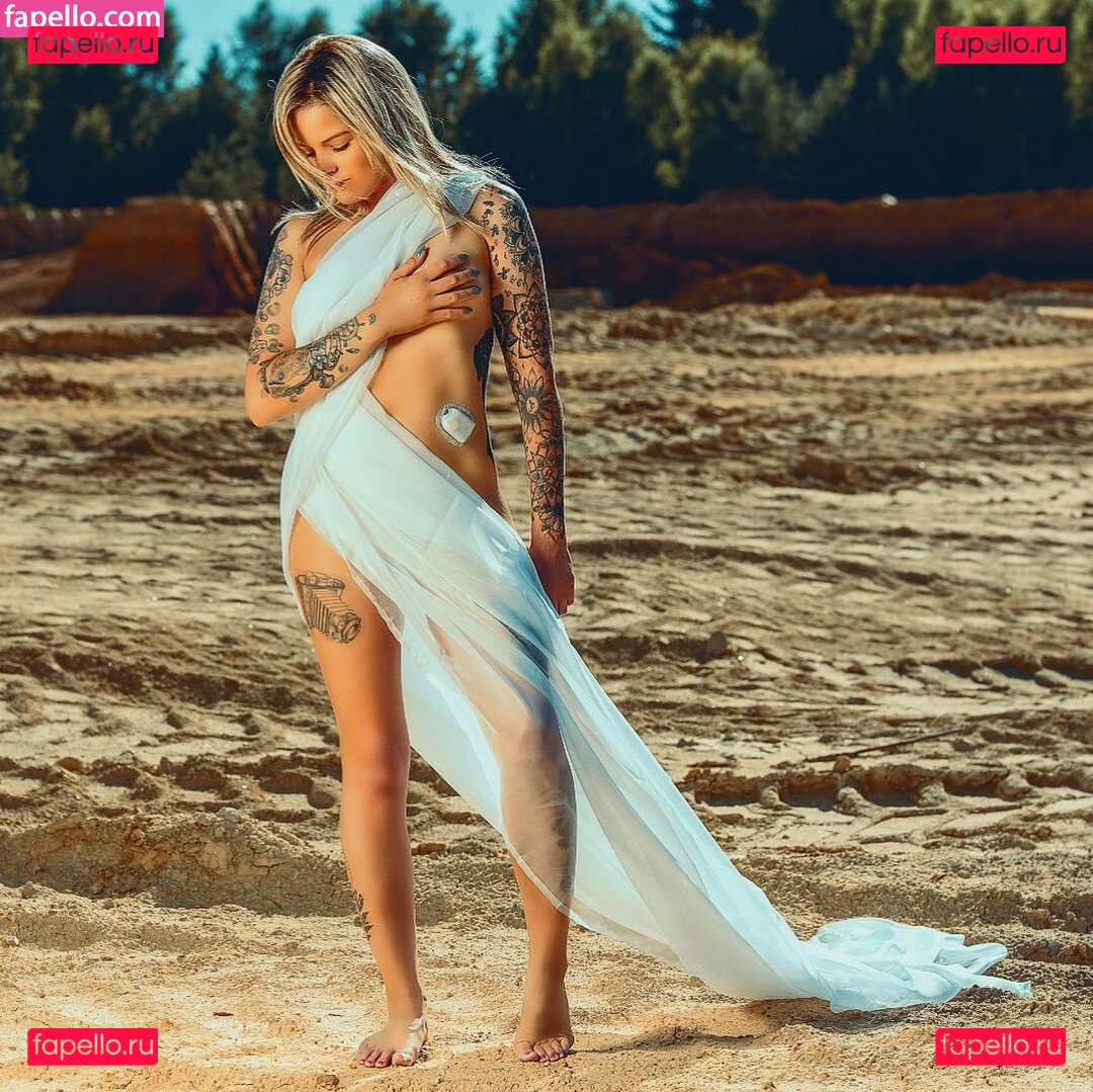 Malou / frau_box Onlyfans Photo Gallery 