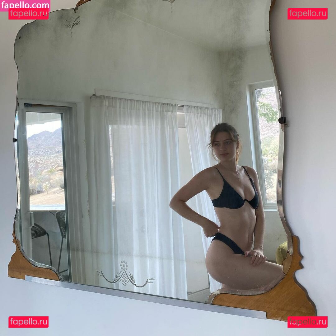 Lizzy McAlpine / lizzymcalpine Onlyfans Photo Gallery 