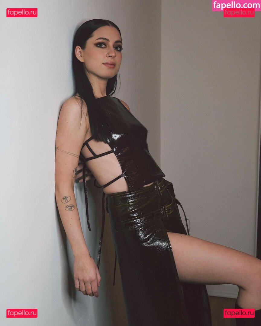 Lizzy McAlpine / lizzymcalpine Onlyfans Photo Gallery 