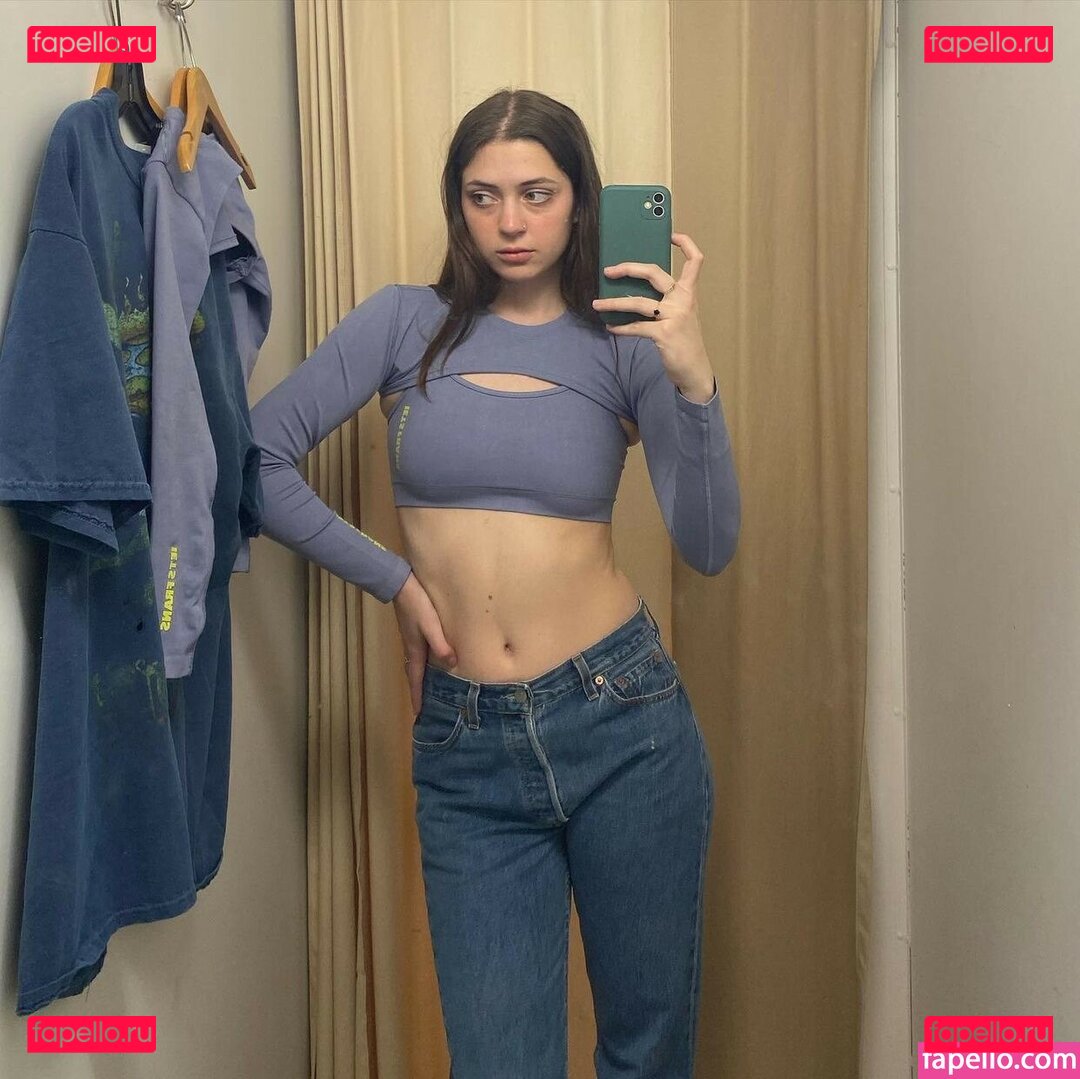 Lizzy McAlpine / lizzymcalpine Onlyfans Photo Gallery 