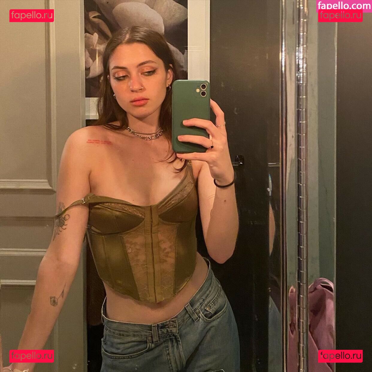 Lizzy McAlpine / lizzymcalpine Onlyfans Photo Gallery 