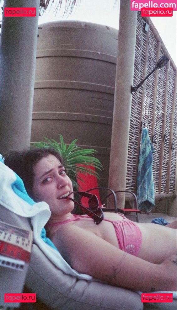 Lizzy McAlpine / lizzymcalpine Onlyfans Photo Gallery 