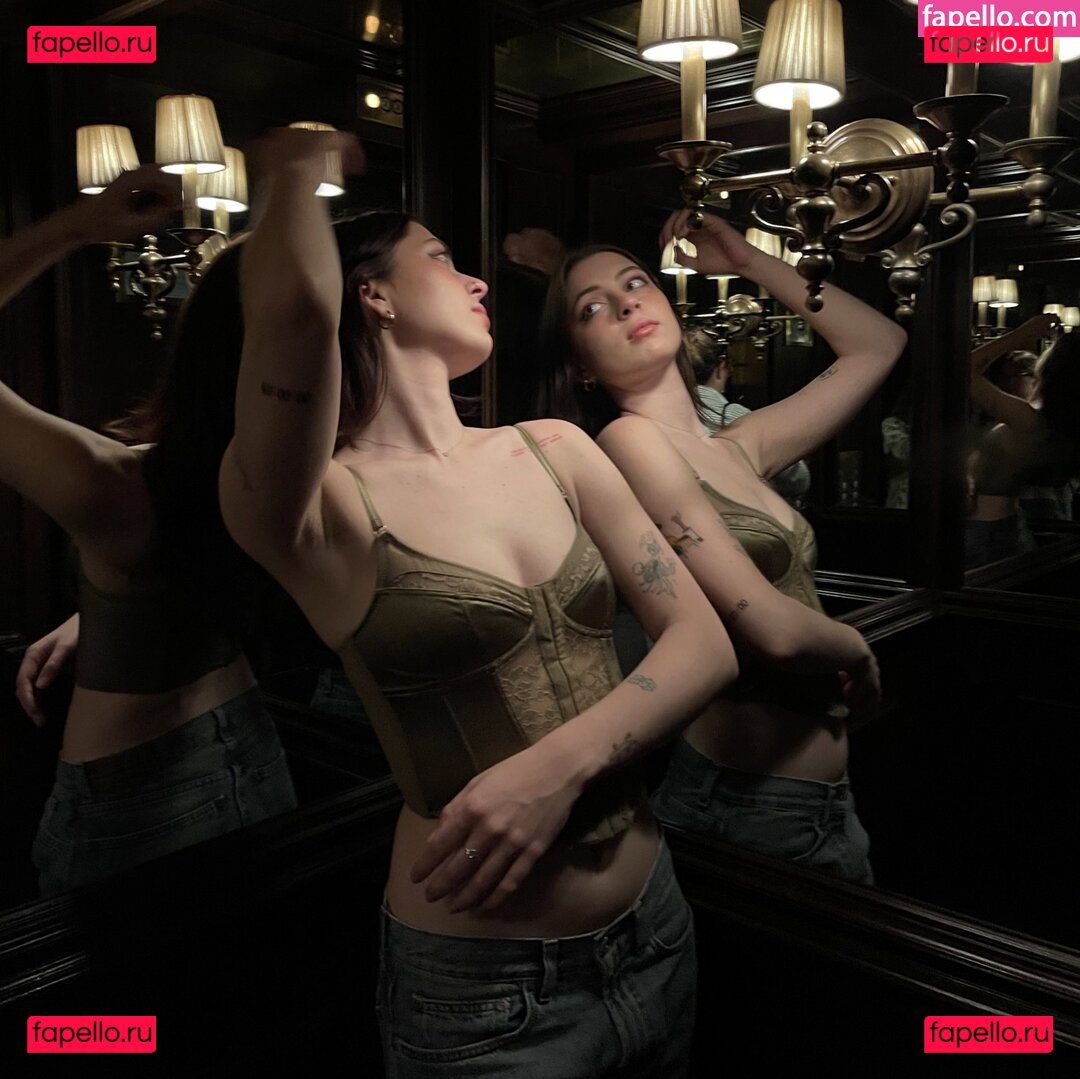 Lizzy McAlpine / lizzymcalpine Onlyfans Photo Gallery 