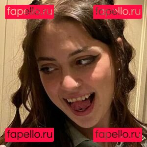 Lizzy McAlpine / lizzymcalpine Onlyfans Photo Gallery 