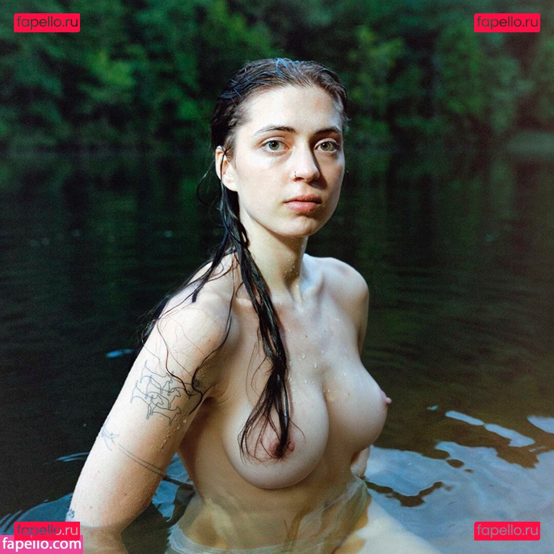 Lizzy McAlpine / lizzymcalpine Onlyfans Photo Gallery 