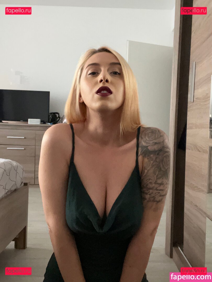 blaze / goddess / goddess-blaze / goddessblaze Onlyfans Photo Gallery 