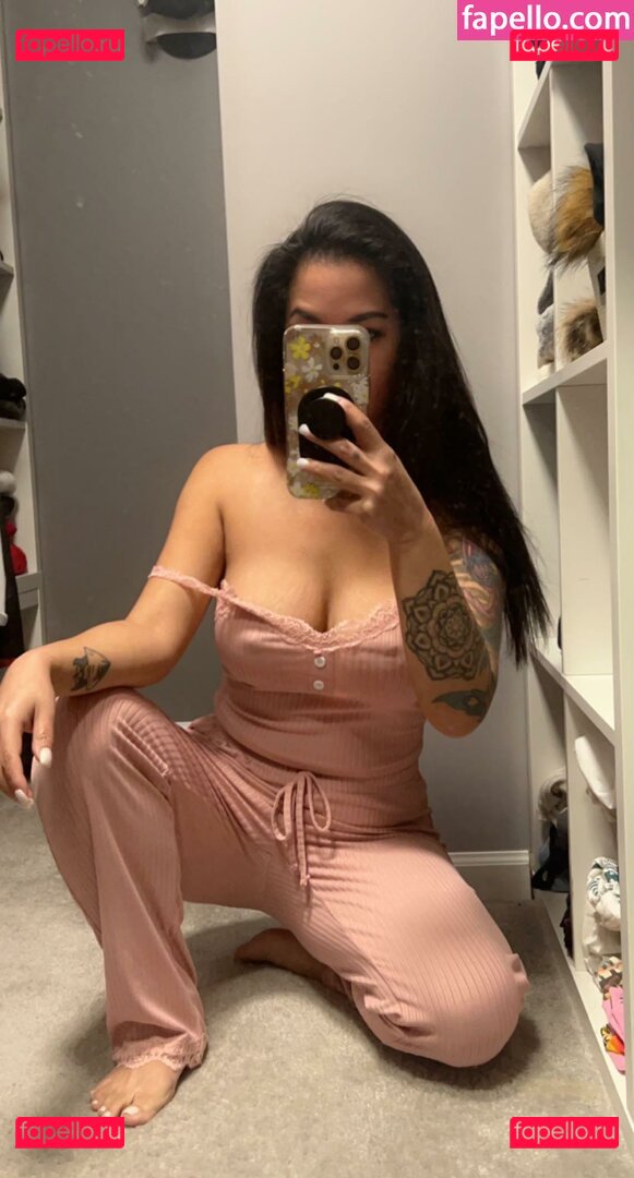 Honeybeenguyen2 / beeforgeorgia Onlyfans Photo Gallery 