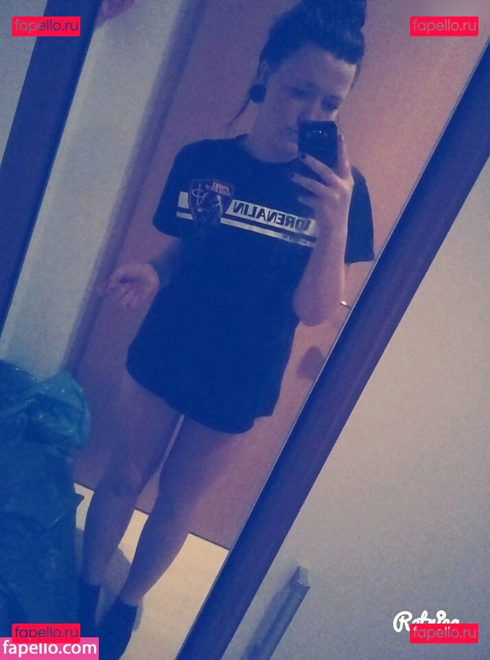 Laura Knoblauch / laurachesnok Onlyfans Photo Gallery 