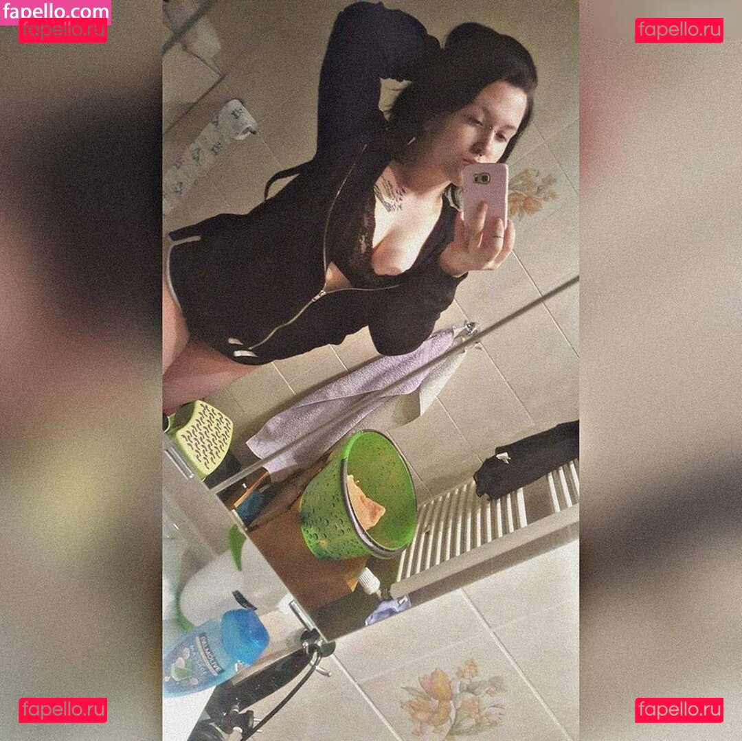 Laura Knoblauch / laurachesnok Onlyfans Photo Gallery 