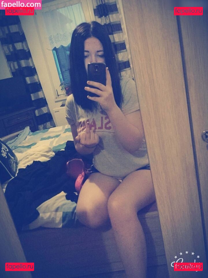 Laura Knoblauch / laurachesnok Onlyfans Photo Gallery 