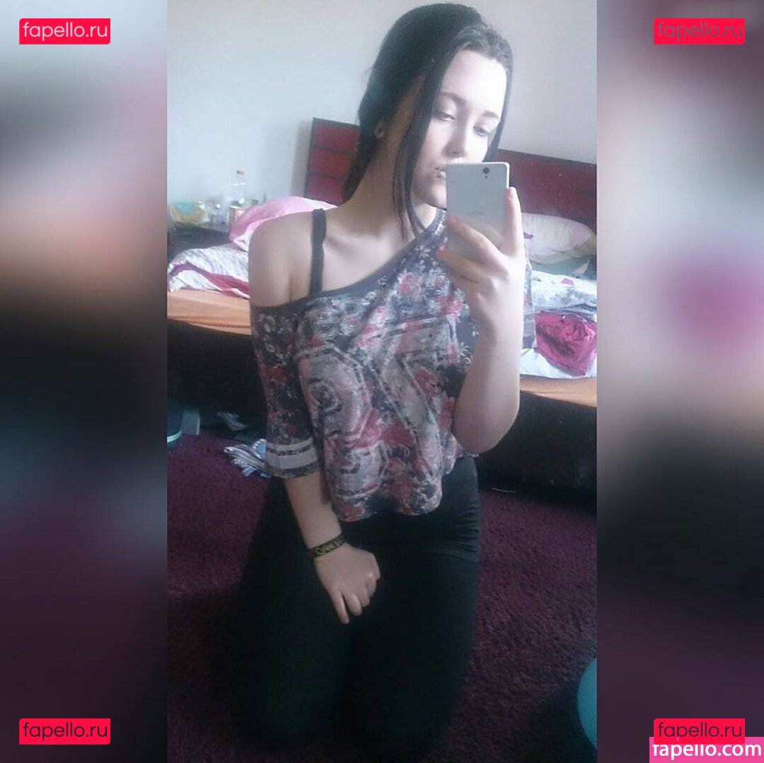 Laura Knoblauch / laurachesnok Onlyfans Photo Gallery 