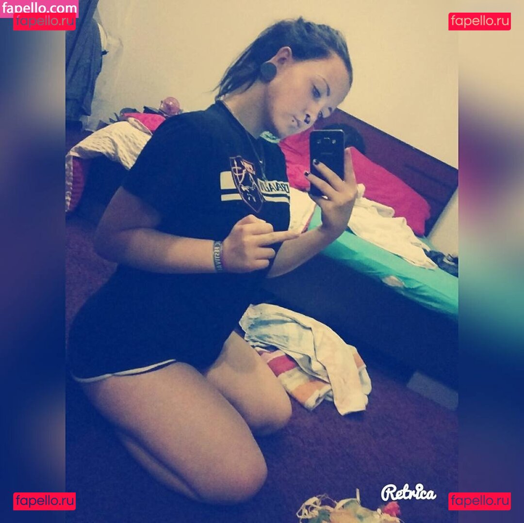 Laura Knoblauch / laurachesnok Onlyfans Photo Gallery 