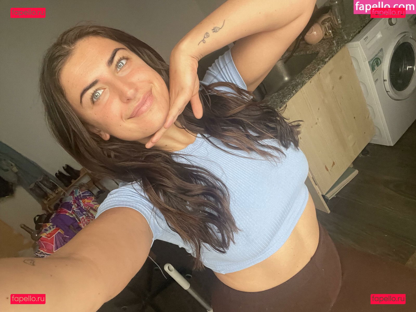 crazybritishoe / peanutbutterandjellyaddict Onlyfans Photo Gallery 