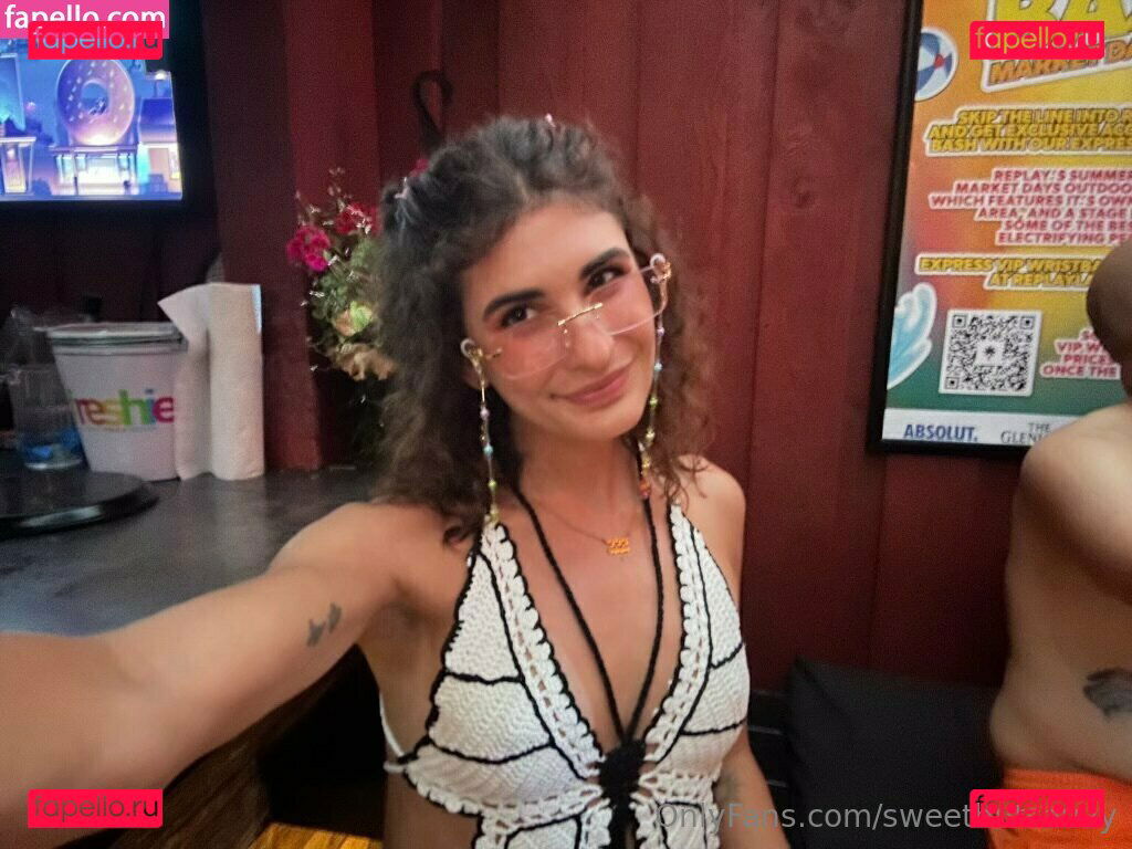 reel / sweetbutsavvy Onlyfans Photo Gallery 