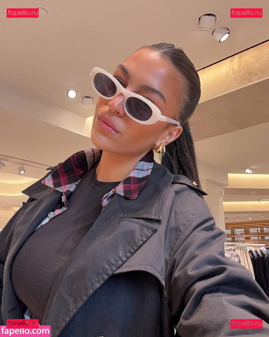 https: / liyamizrahii Onlyfans Photo Gallery 