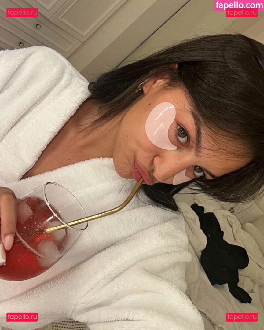 https: / liyamizrahii Onlyfans Photo Gallery 