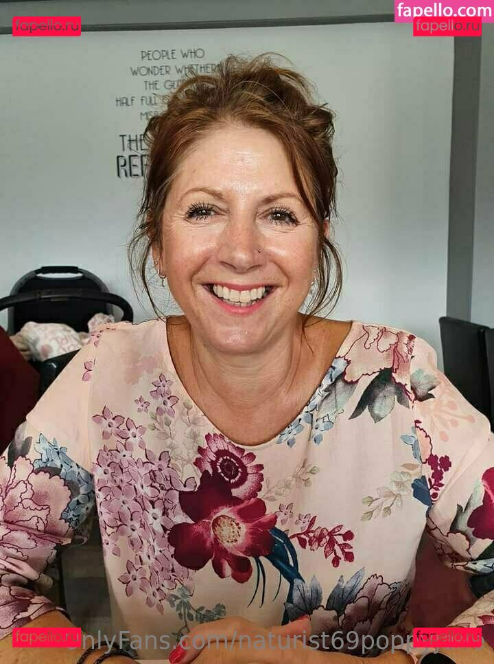 naturistpoppy / thelinenpoppy Onlyfans Photo Gallery 