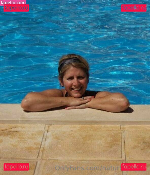 naturistpoppy / thelinenpoppy Onlyfans Photo Gallery 