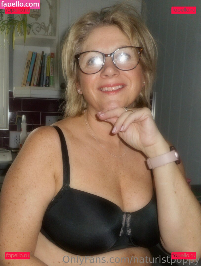 naturistpoppy / thelinenpoppy Onlyfans Photo Gallery 