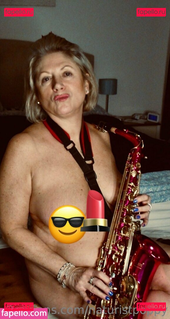 naturistpoppy / thelinenpoppy Onlyfans Photo Gallery 