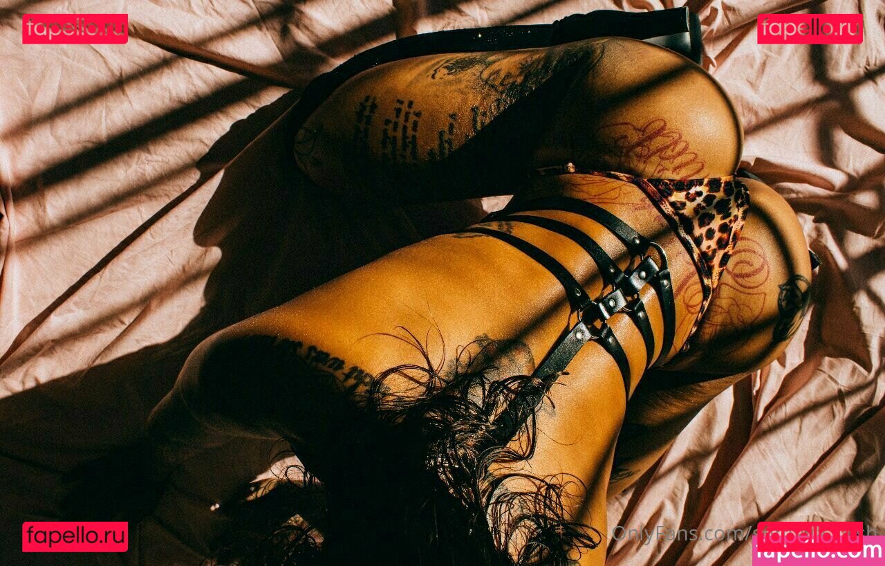 Sarah Schmidt / amarilla_bombshell / somaliasworld / xsarah.schmidtx / xsarahschmidtx Onlyfans Photo Gallery 