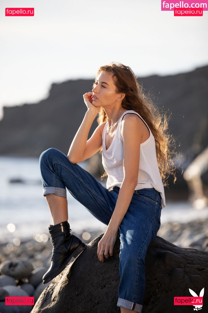 Taya Vais / pourpourcat / taya_vais