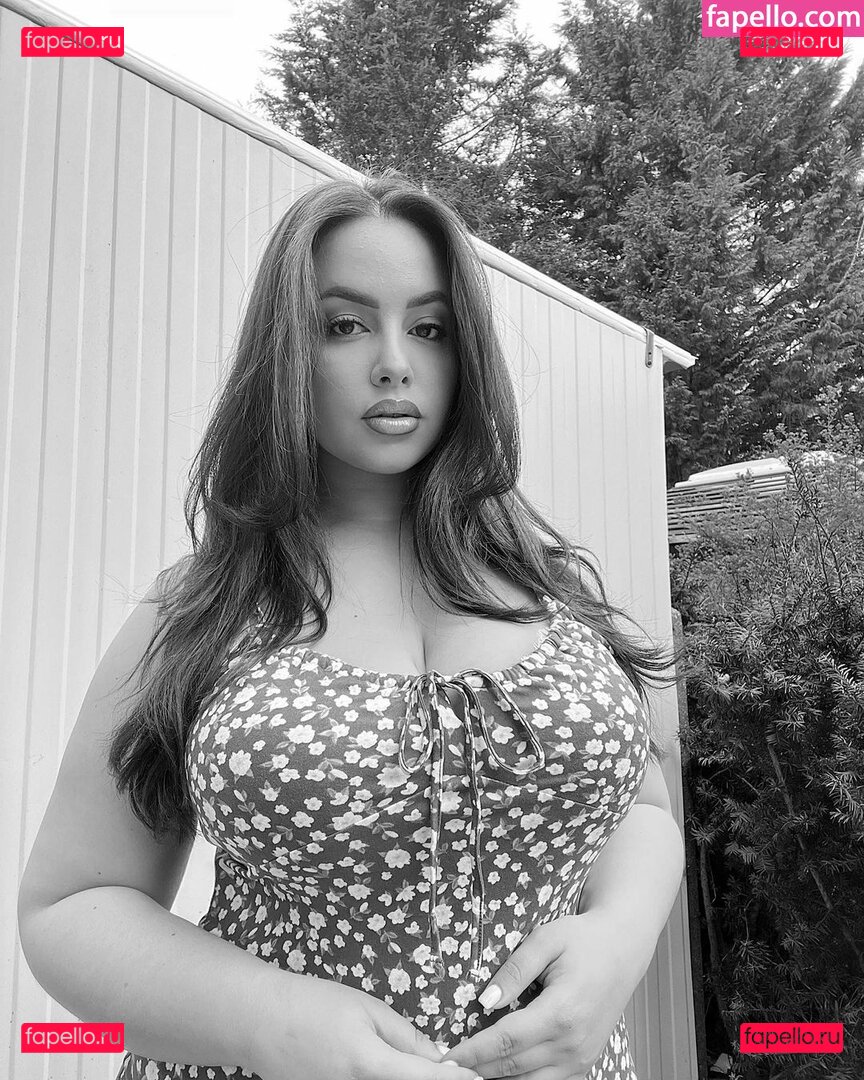 Zina Hadid / moroccanzina_ / therealzinax / zina_hadid / zinahadid Onlyfans Photo Gallery 