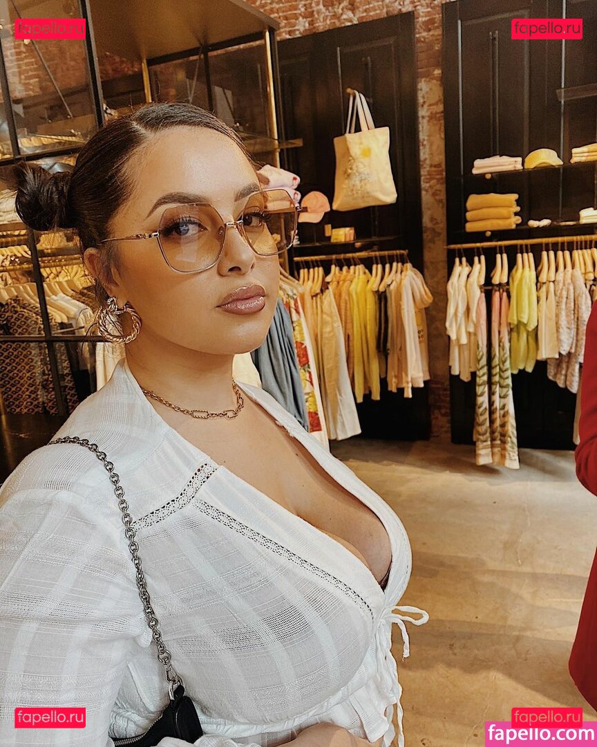 Zina Hadid / moroccanzina_ / therealzinax / zina_hadid / zinahadid Onlyfans Photo Gallery 