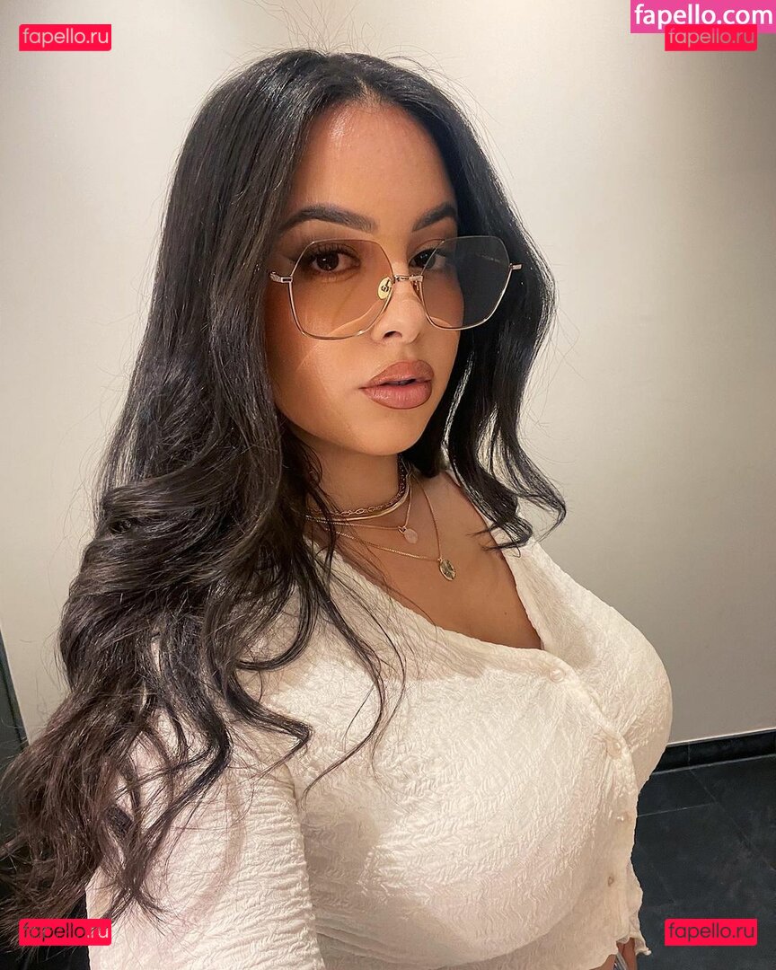 Zina Hadid / moroccanzina_ / therealzinax / zina_hadid / zinahadid Onlyfans Photo Gallery 