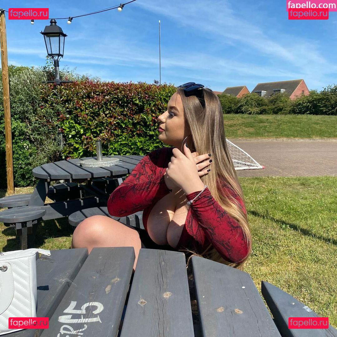 Caitlin G / caitlinvip / realmsofmymind Onlyfans Photo Gallery 