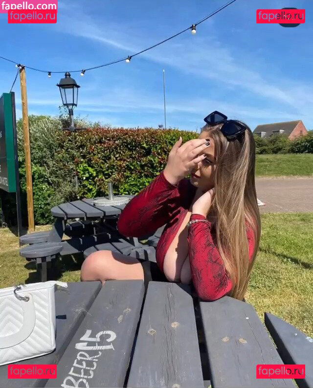 Caitlin G / caitlinvip / realmsofmymind Onlyfans Photo Gallery 