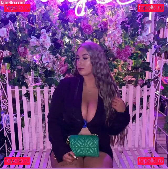 Caitlin G / caitlinvip / realmsofmymind Onlyfans Photo Gallery 