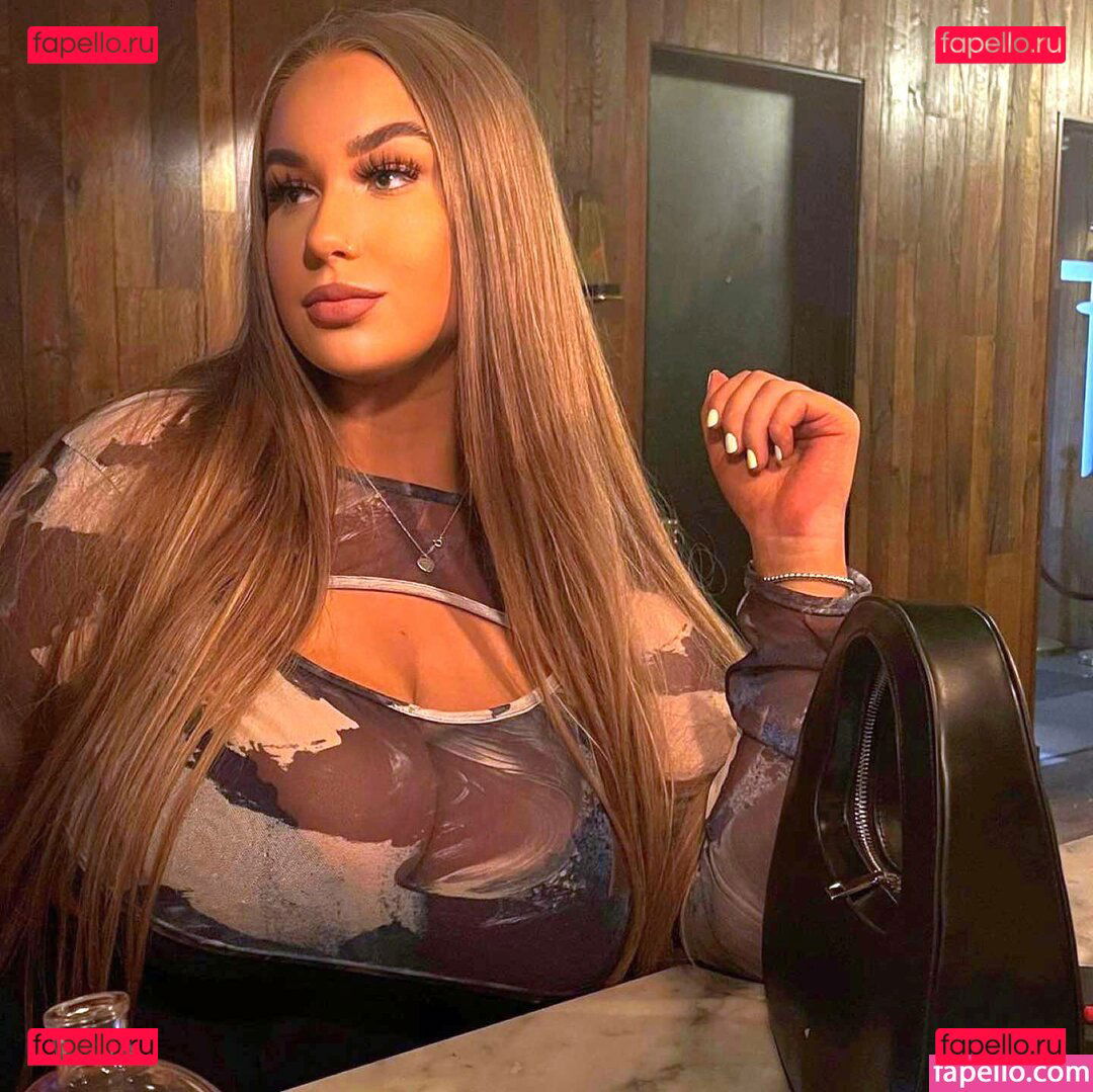 Caitlin G / caitlinvip / realmsofmymind Onlyfans Photo Gallery 