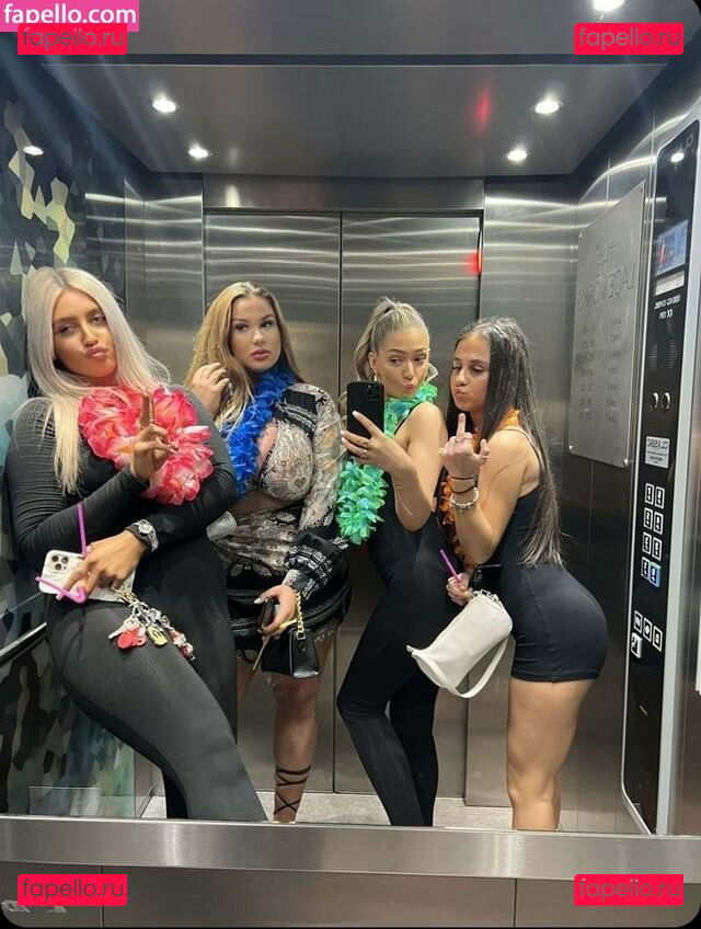 Caitlin G / caitlinvip / realmsofmymind Onlyfans Photo Gallery 