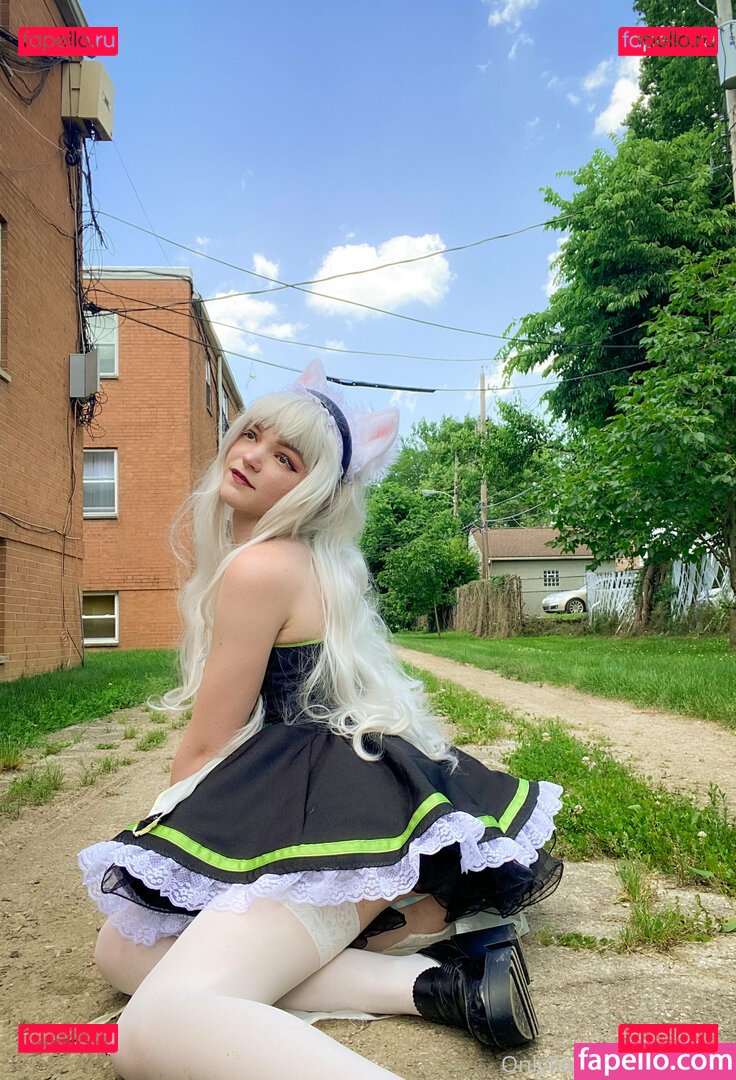 elle.chu / ellechu11 / many_rats_in_a_coat Onlyfans Photo Gallery 