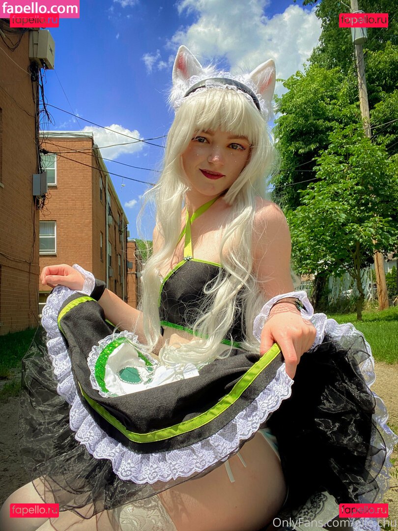 elle.chu / ellechu11 / many_rats_in_a_coat Onlyfans Photo Gallery 