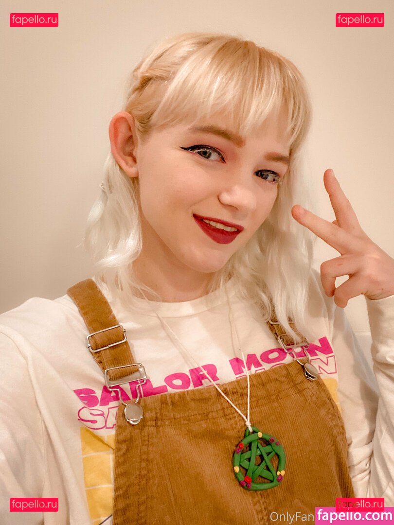 elle.chu / ellechu11 / many_rats_in_a_coat Onlyfans Photo Gallery 