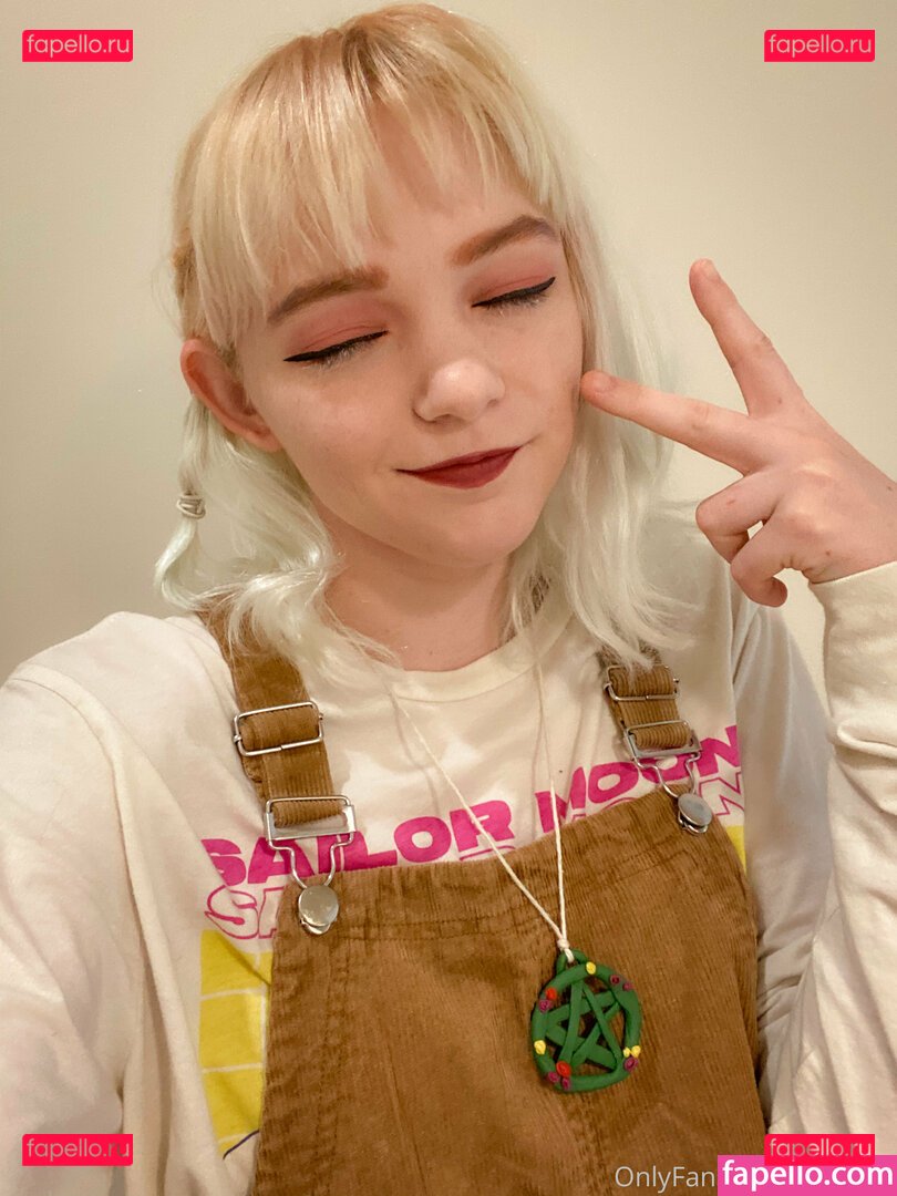 elle.chu / ellechu11 / many_rats_in_a_coat Onlyfans Photo Gallery 