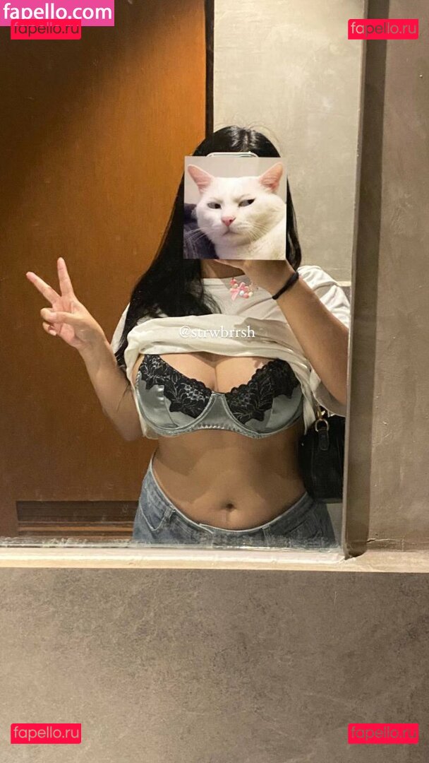 Straw / Strwbrrsh / strawbootyy / strawbystraw Onlyfans Photo Gallery 