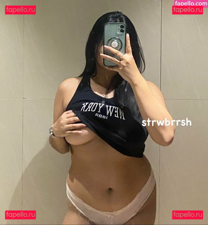 Straw / Strwbrrsh / strawbootyy / strawbystraw Onlyfans Photo Gallery 